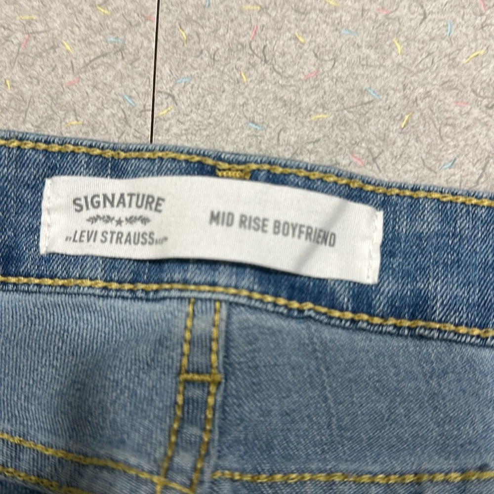 Levi Strauss mid rise boyfriend jeans size 12. - Picture 6 of 7